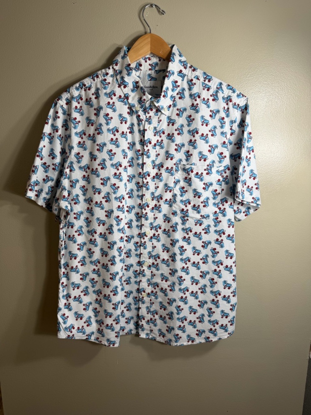 Goodfellow Roller Skate Print Button Up Shirt Men XL Short Sleeve Slim Novelty